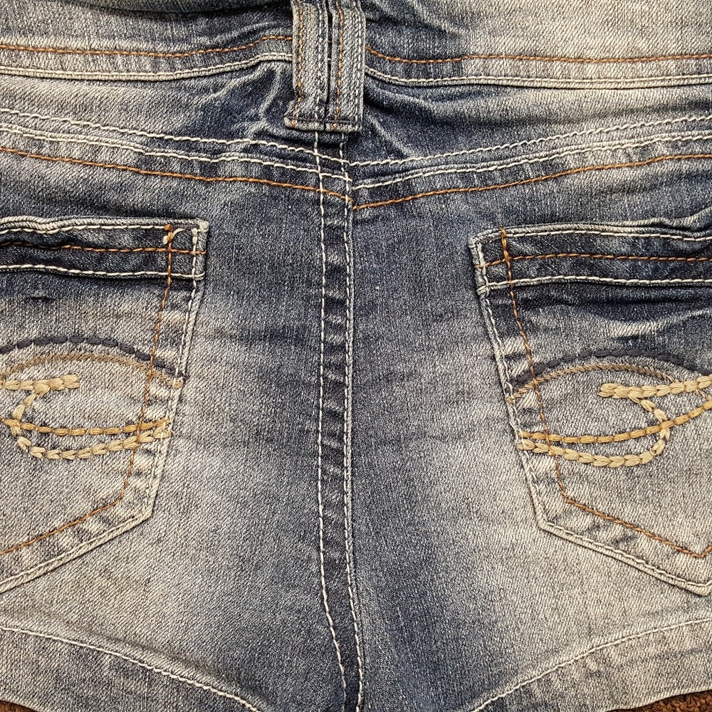 Truce Distressed Jeans Shorts Size 7 B-2 - Picture 2 of 6